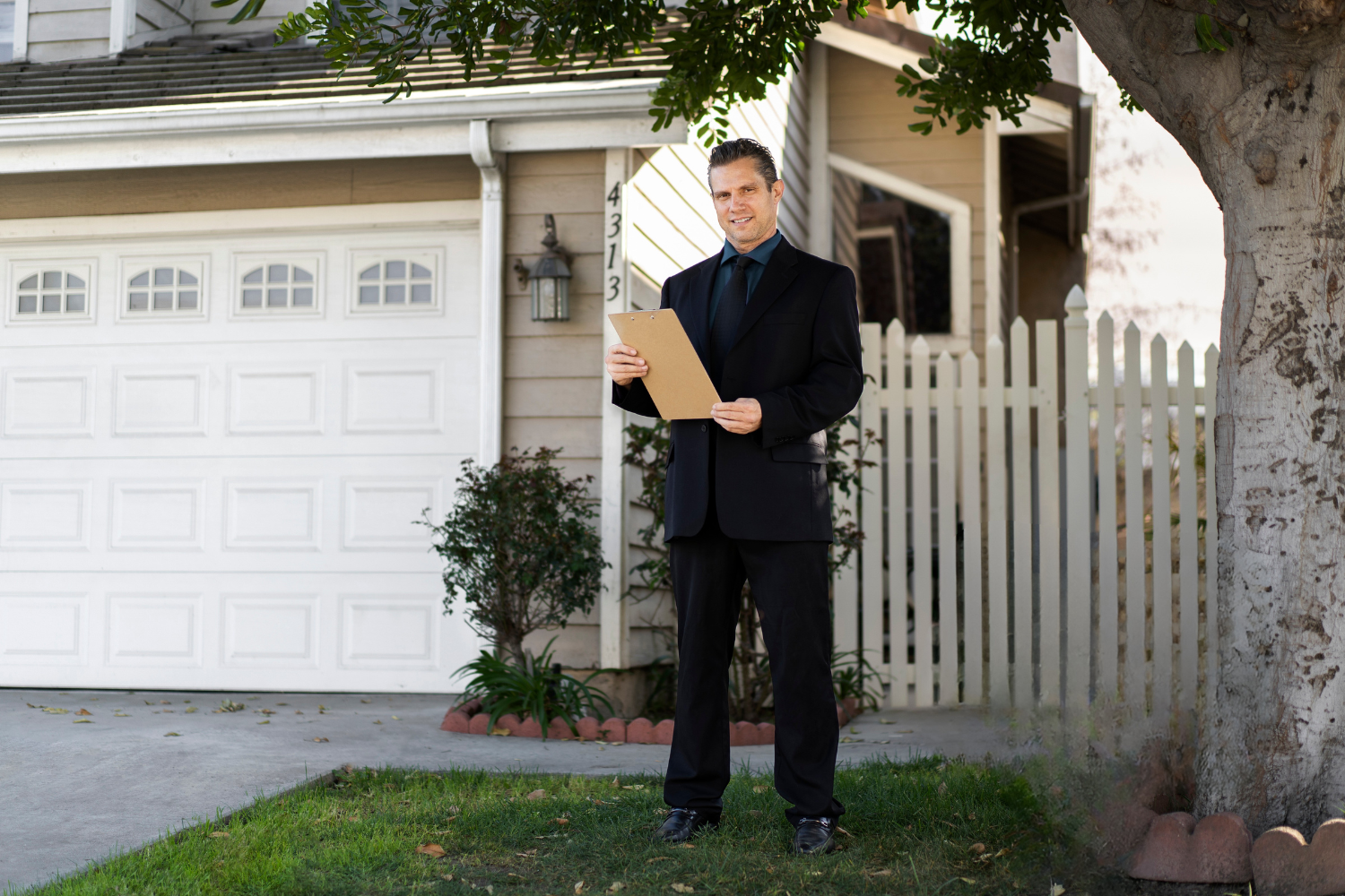 Real estate agent california artesia helping clients at KHL Realty office